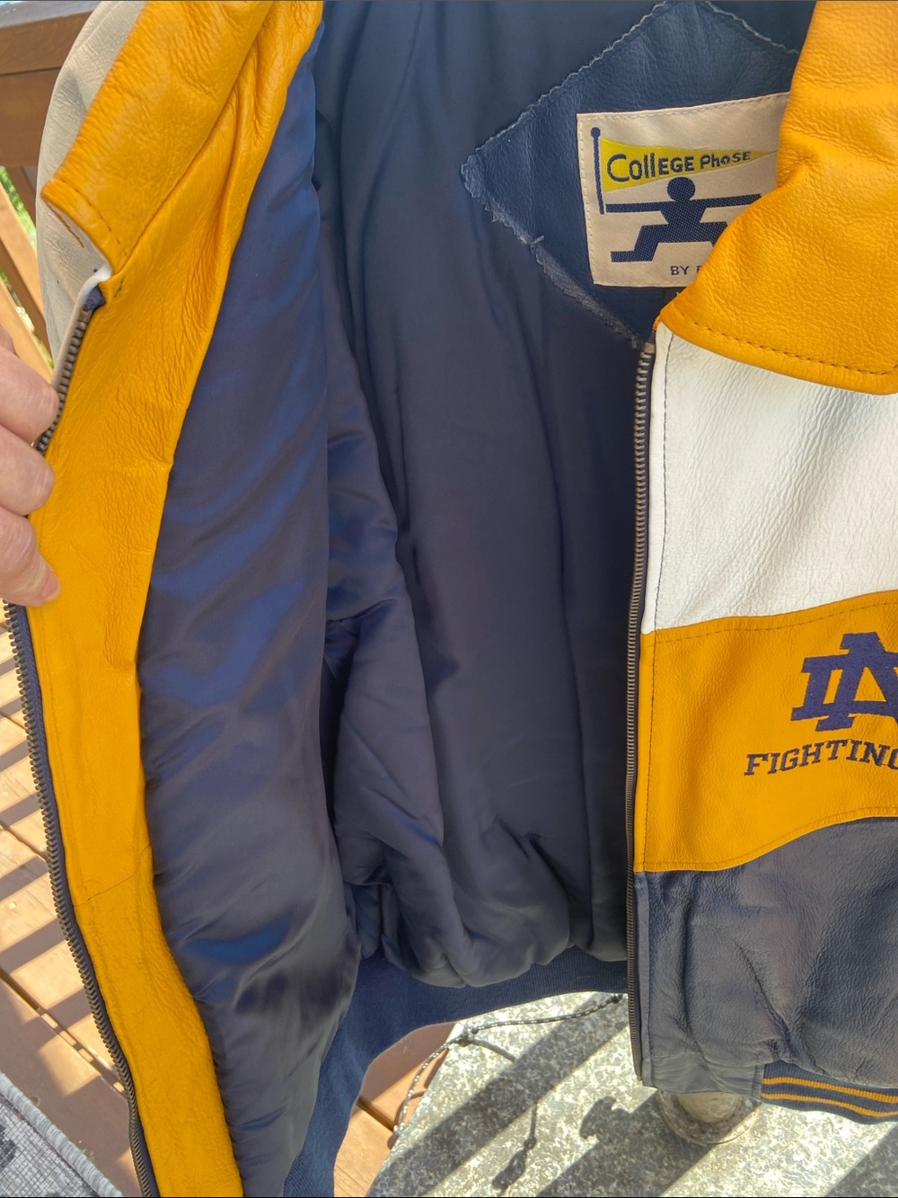 Notre Dame Fighting Irish vintage 80’s Leather Jacket - Gold/Navy/White size M - Picture 8 of 10